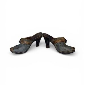 Stylish Women's Heeled Clogs